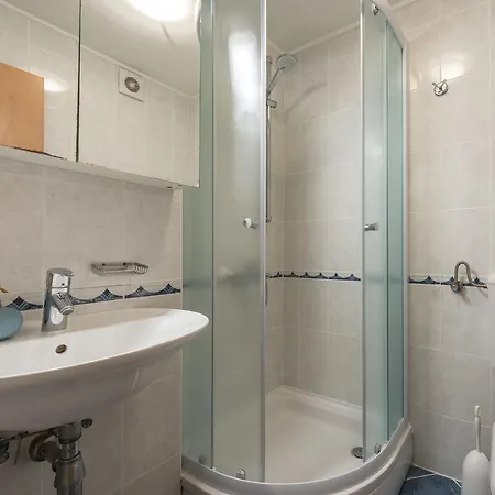 Old Writer دوبروفينك